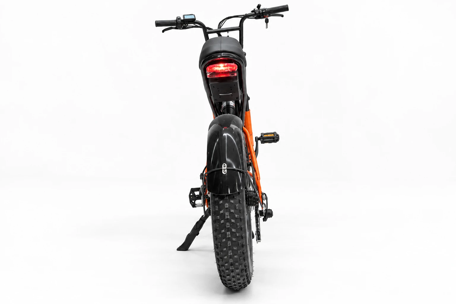 Bicicleta elétrica Konnan Winner preta e laranja - traseira